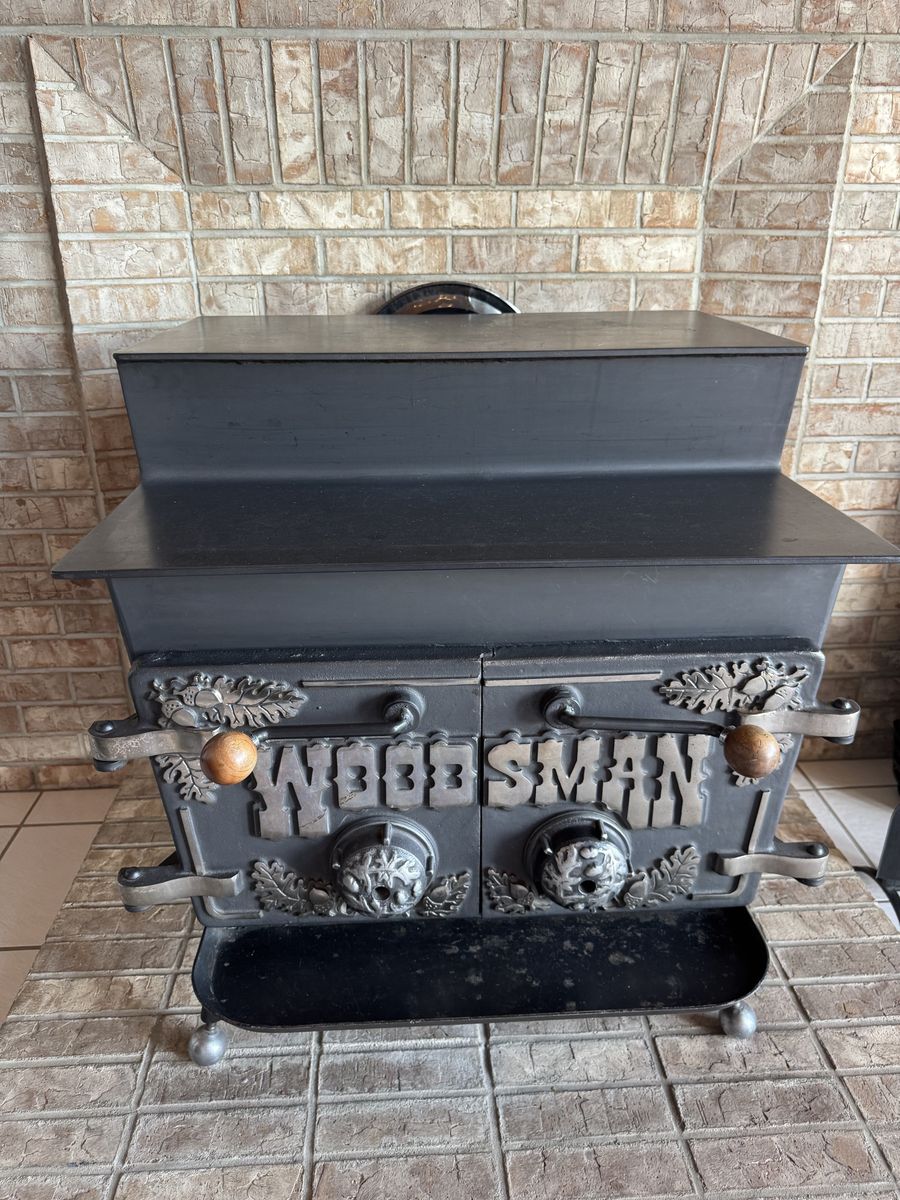 PRISTINE Woodsman Wood Stove - Ornate Oak & Acorn Doors - $650 obo