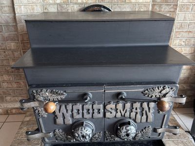 PRISTINE Woodsman Wood Stove - Ornate Oak & Acorn Doors - $650 obo