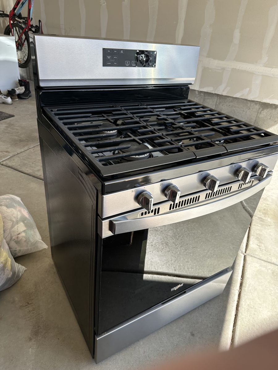Whirlpool 30” Gas Range w/ Air Fry + Convection