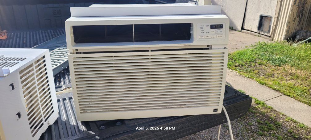window air conditioner good working conditions.