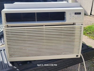 window air conditioner good working conditions.