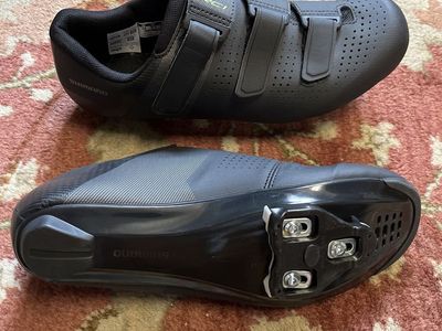 Shimano RC1 Men's Cycling Shoes - Black, Size EU 44 / US 9.7 (RC100 Series)