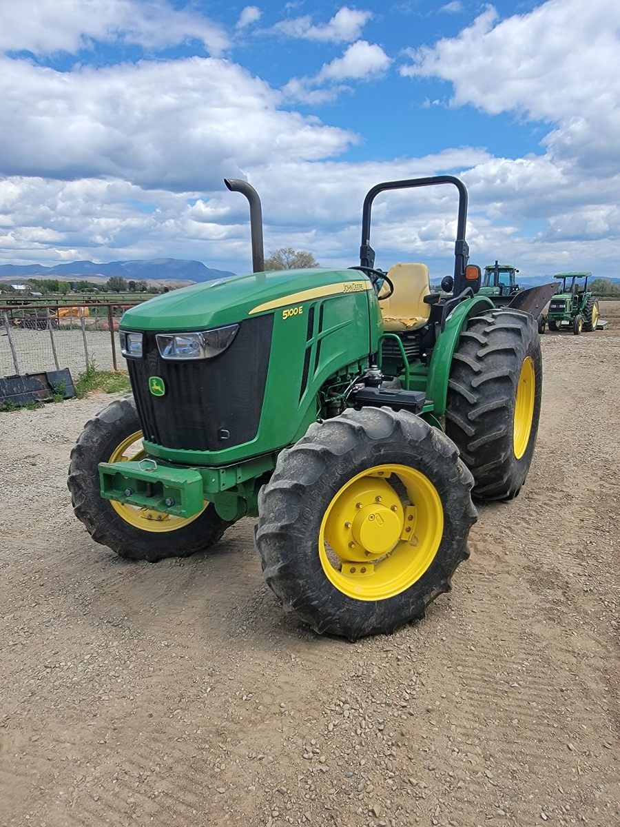 0 John Deere 5100E