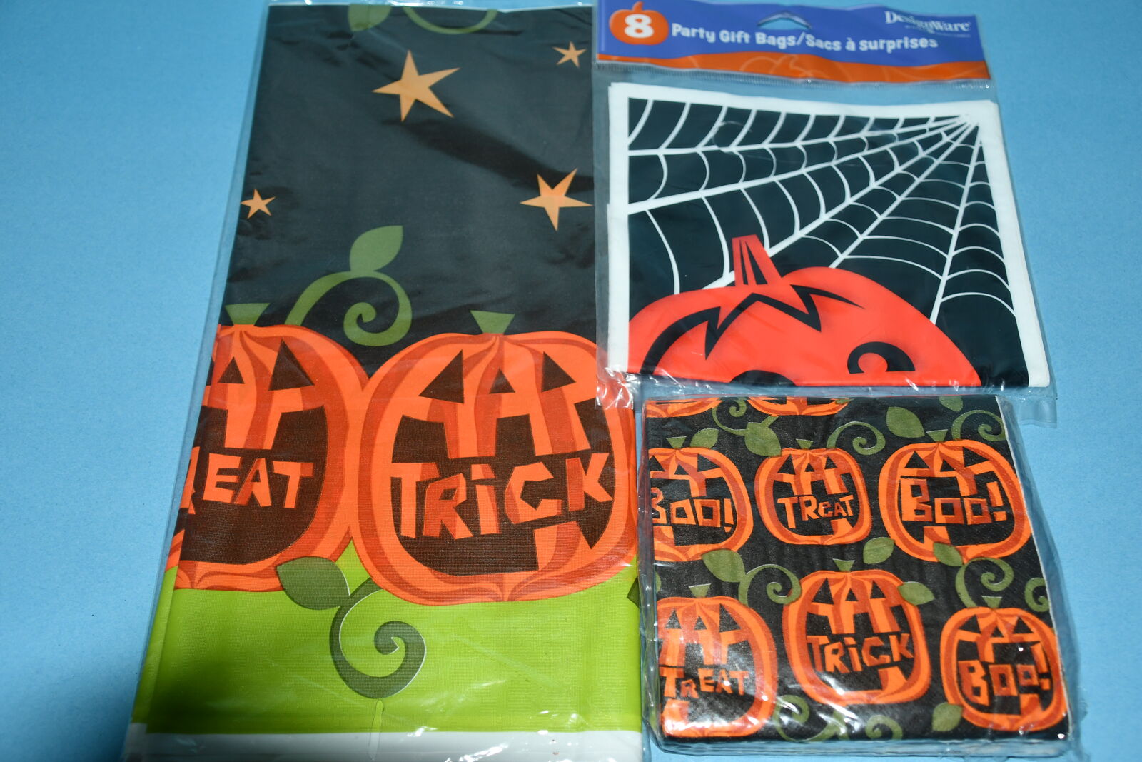 HALLOWEEN TABLECLOTH, NAPKINS & TREAT BAGS ~ TRICK or TREAT ~ ALL NEW