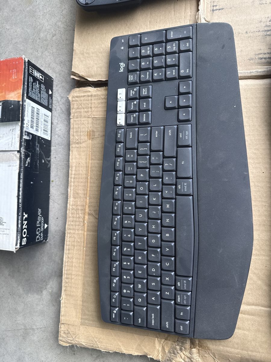 Logitech Wireless Keyboard - Ergonomic Design for Comfortable Typing