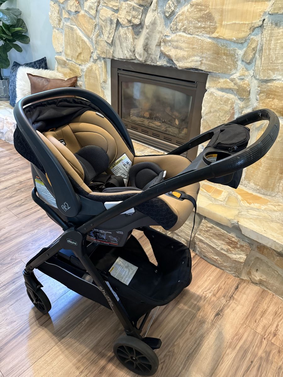 Chicco keyfit2 car seat, base & stroller base