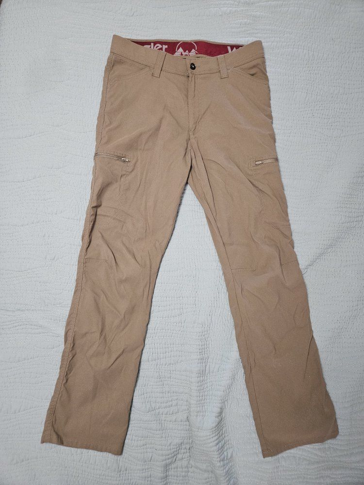 Wrangler Men's Outdoor All Terrain Cargo Pant with UPF 50+ Protection - Size 32/30 - 2 different shades of khaki