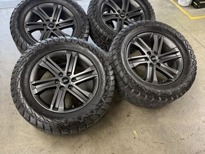 2023 ford f150 OEM 20in wheels/ 305/55/20 tires