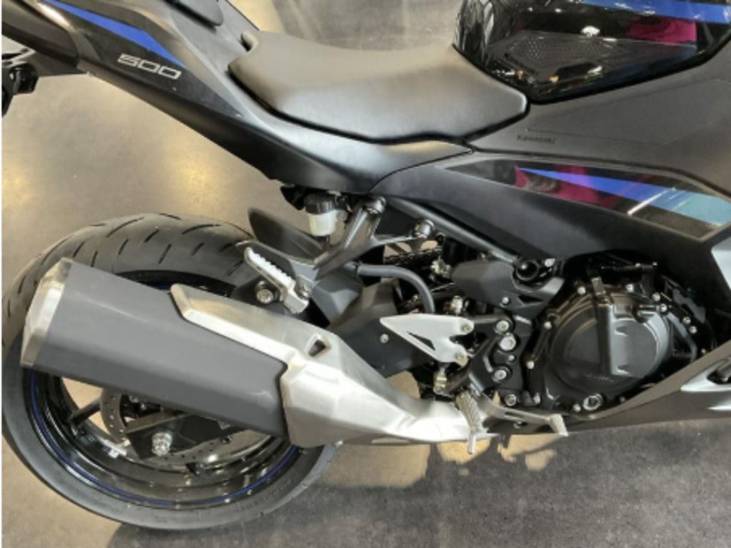 2025 Kawasaki Ninja® 500 SE ABS