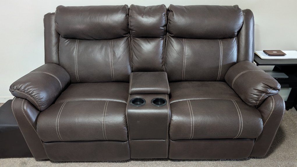 Dual Reclining Loveseat with Center Console - Chocolate Brown