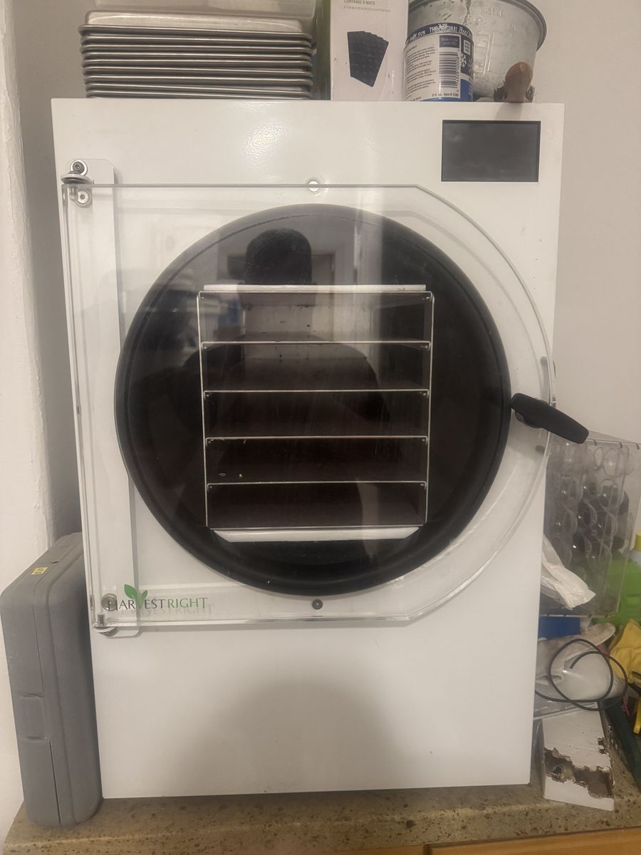 Large Harvest Right freeze dryer with Pump and accessories. May need compressor looked at.