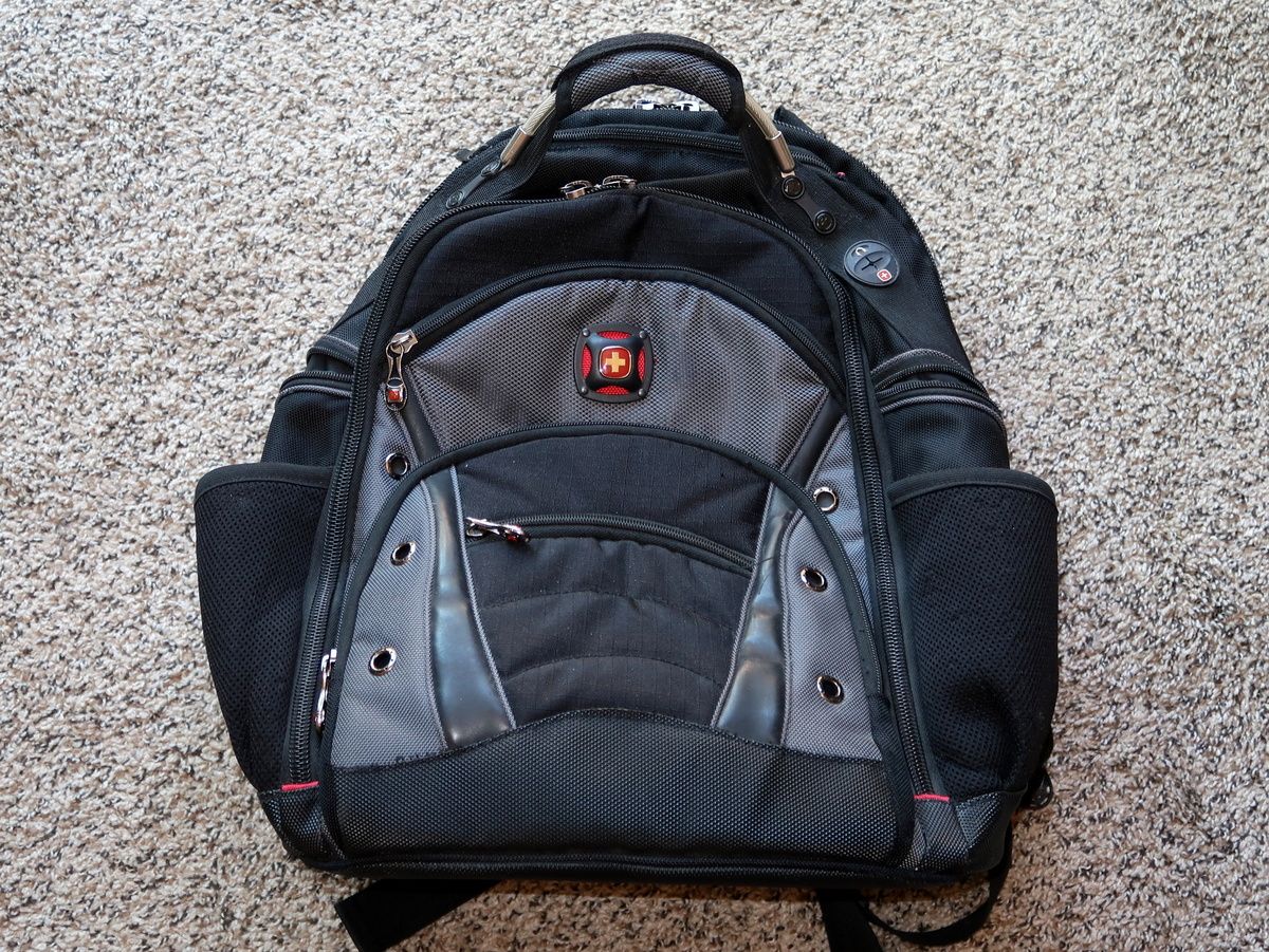 Older version SwissGear Synergy laptop backpack, great shape but torn strap still works
