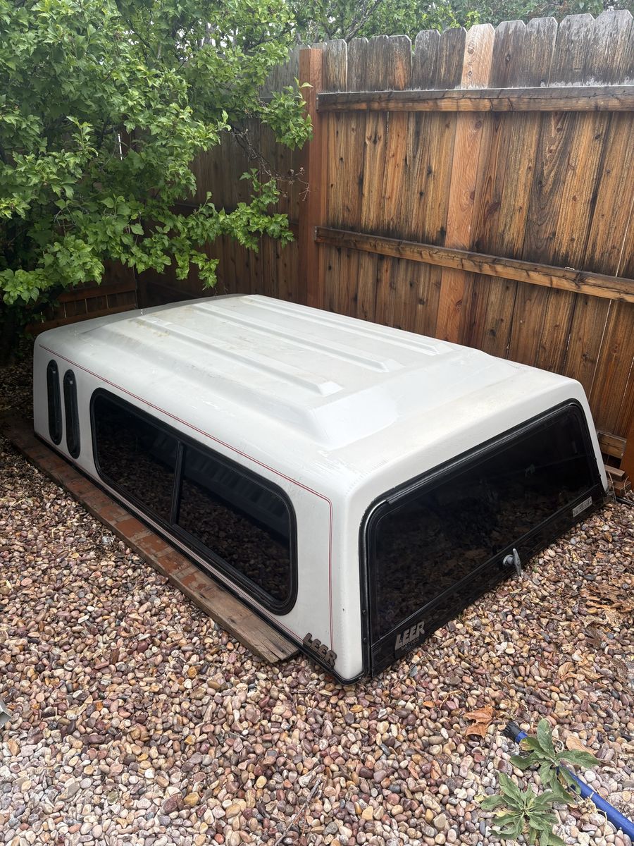 LEER Truck Shell Camper Top with Side and Rear Windows - White 7x5