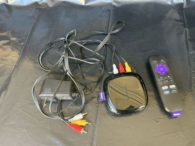 Roku 1 Model 2710X Streaming Media Player with Remote and RCA Cables