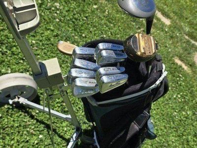 VINTAGE WILSON GOLF CLUB SET WITH GOLF CADDY! FOLDS UP! SAVES MONEY! RARE Gary PLAYER MUSCLE-BACK SET