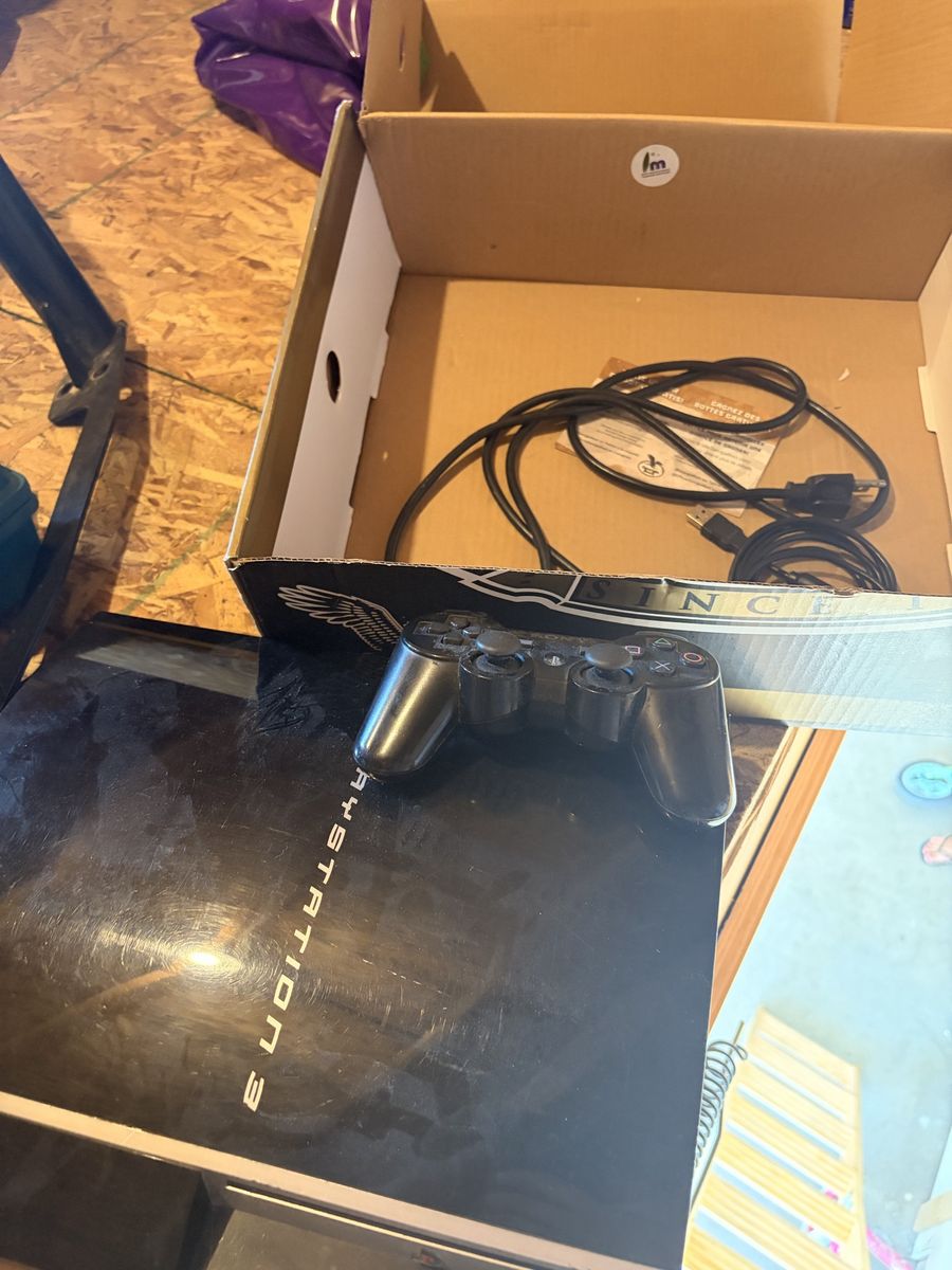 Sony PlayStation 3 PS3 Console Bundle with Controller and Cables - Black