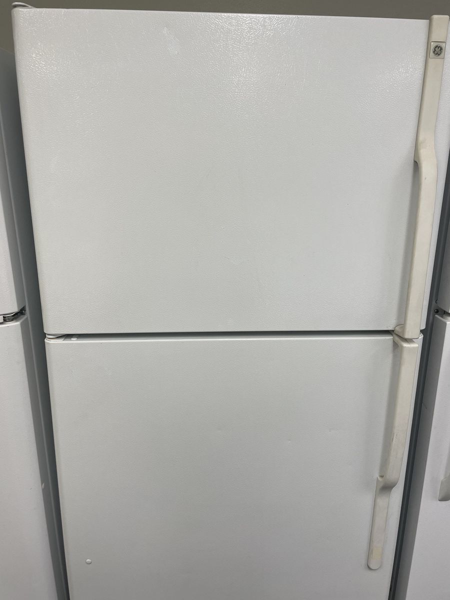 Frigidaire Refrigerator, Nice Condition, Clean, With 30 Day Warranty!