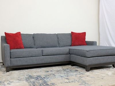 !FREE DELIVERY! Reversible Chaise Sectional (90" x 67")