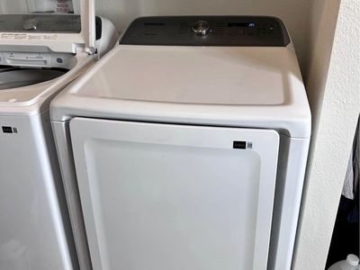 *Like New* Samsung White Electric Dryer with Moisture Sensor & Smart Care (STILL UNDER WARRANTY!)