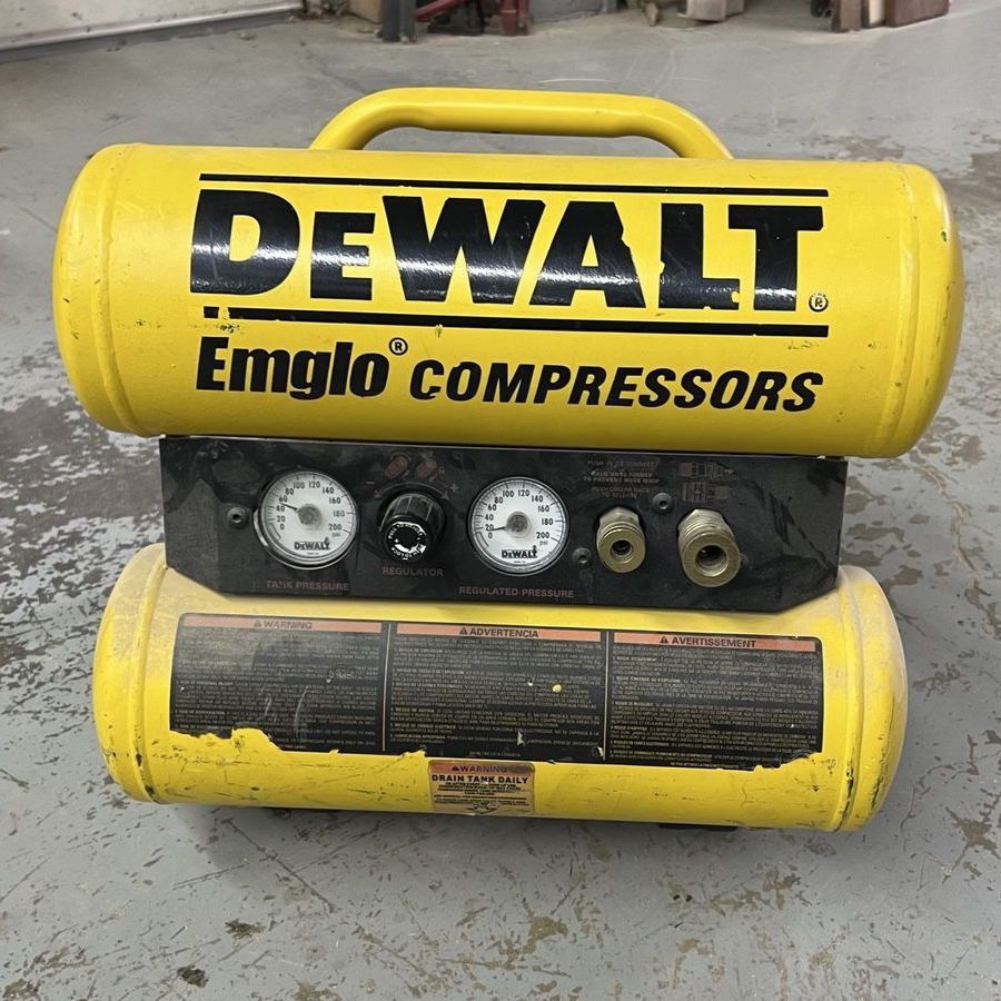 DEWALT D55152 4 Gallon compressor