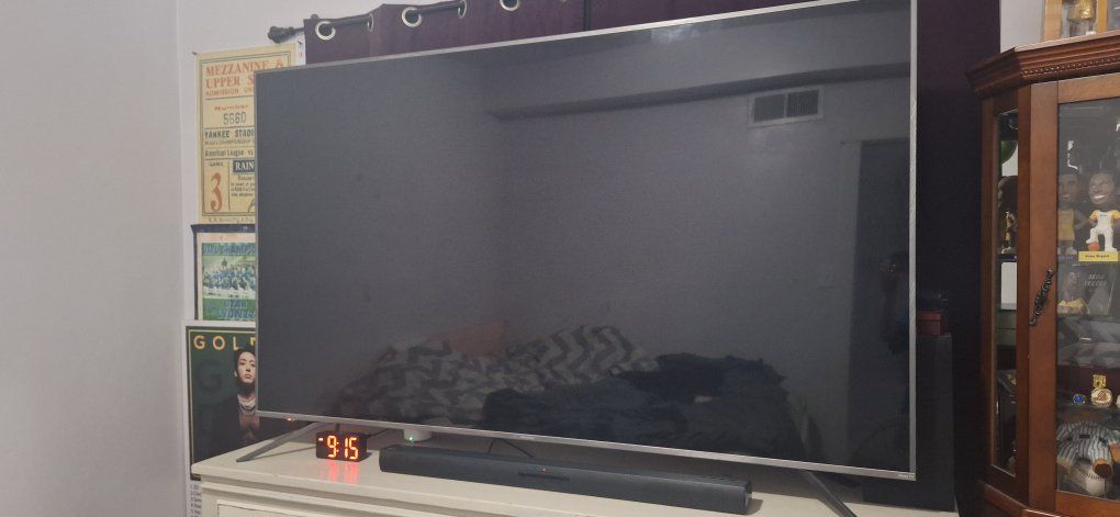 Hisense 75 inches TV