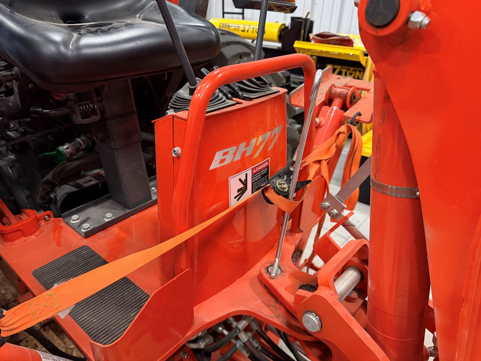 Kubota Backhoe [BH-77] Tractor Attachment