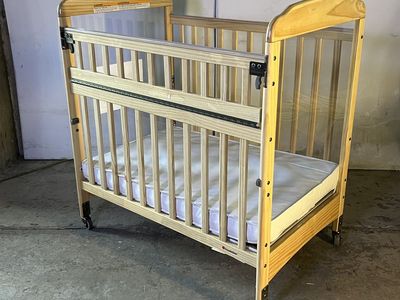 FOUNDATIONS Compact Crib Sz 39"L x 25.5"W x 42"H Light Brown 2542040