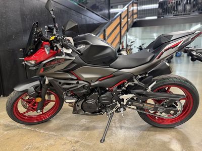 2025 Kawasaki Z500 SE ABS Candy Persimmon Red/Meta