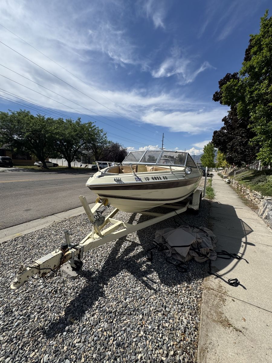 1988 Seaswirl 350 Chevy V8 w/ Dual-Axle Trailer