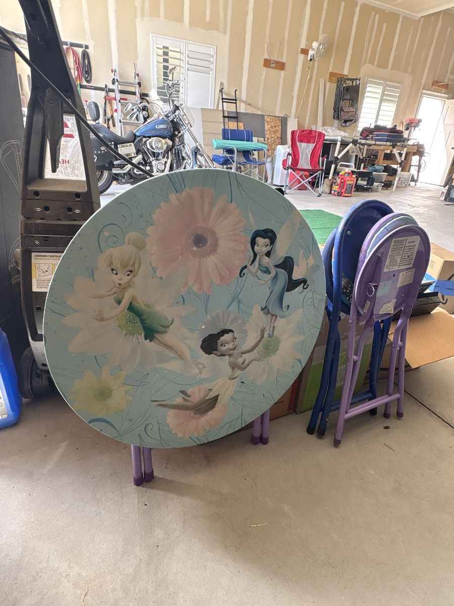 Kids table and chair