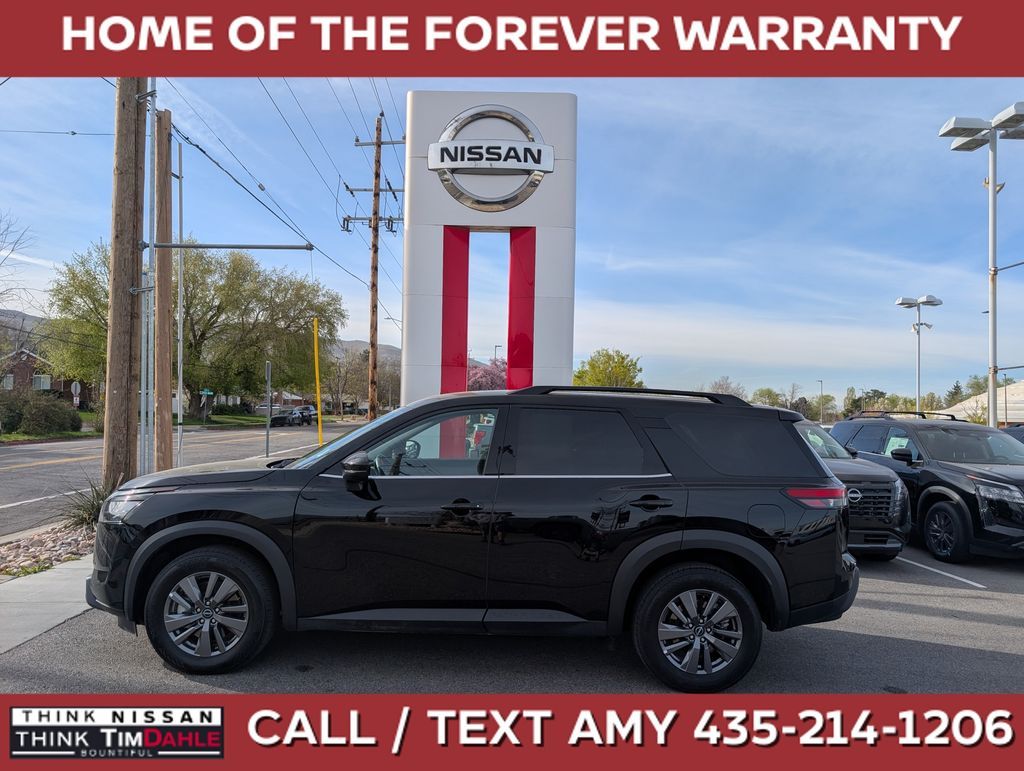 2025 Nissan Pathfinder SV