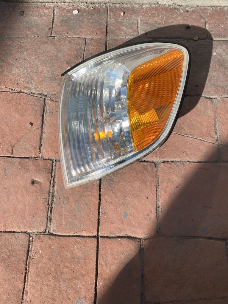 OEM 99-06 Tundra 00-07 Sequoia LH Corner Signal