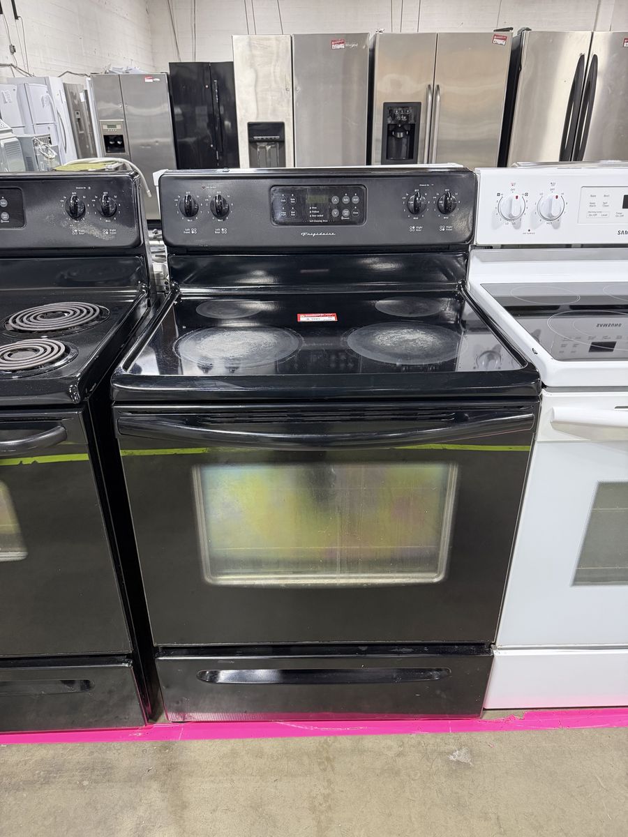 GOOD CONDITION FRIGIDAIRE GLASS TOP RANGE
