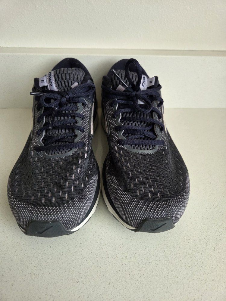 Brooks women running size 8.5