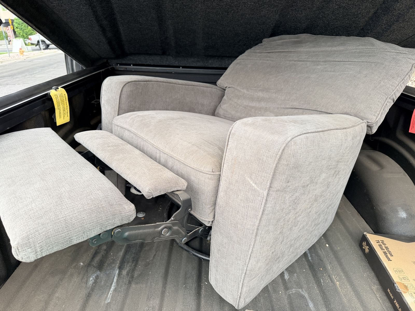 Swiveling, Rocking, Recliner Chair – Extremely Comfortable & Cozy