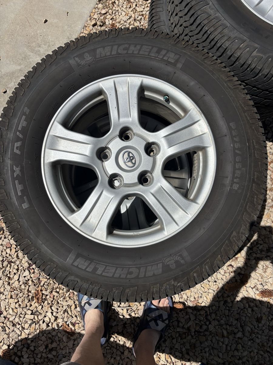 Toyota Sequoia/Tundra 2nd gen 5 lug wheels and Michelin tires 