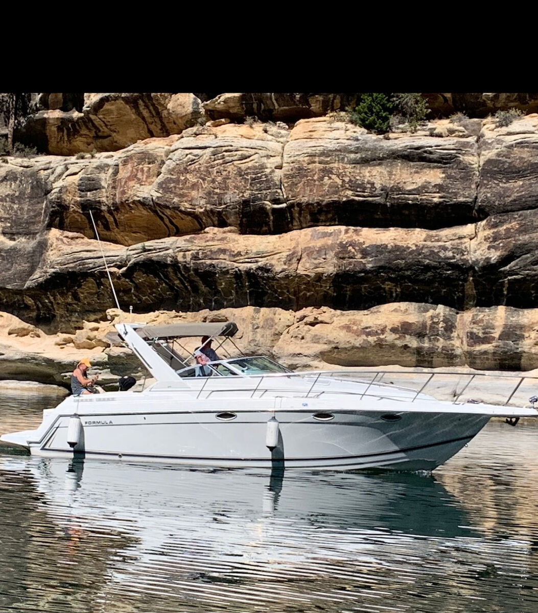 1998 31' Formula F-31 PC Cruiser