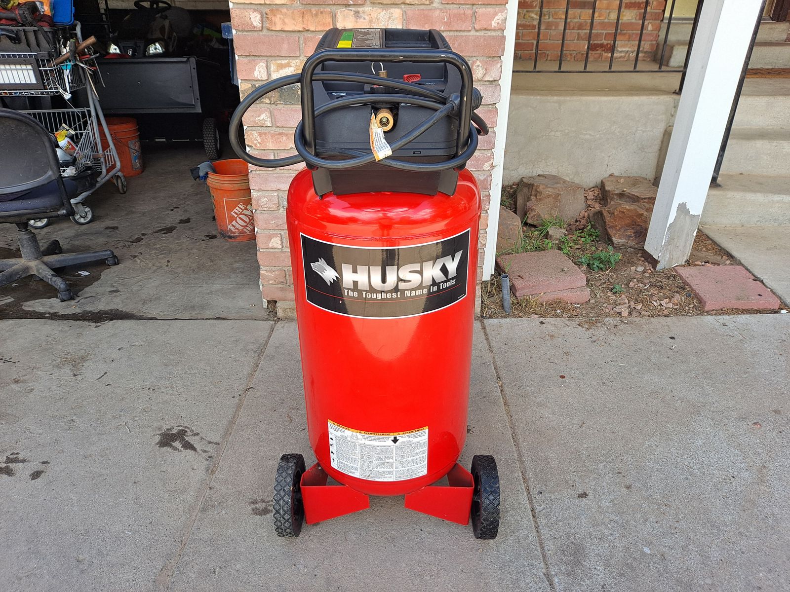 Husky 26 gallon compressor, excellent condition, hardly used