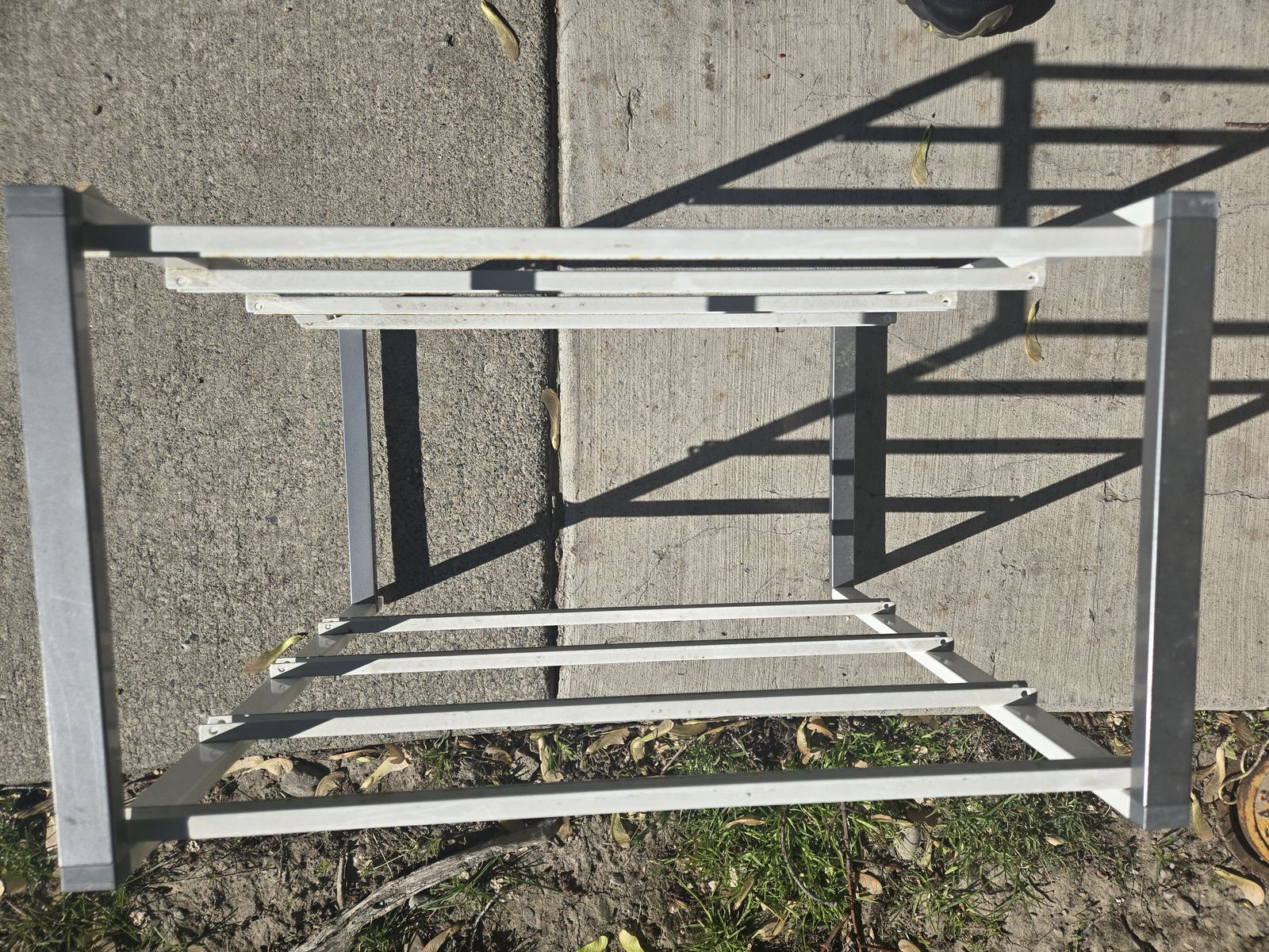 Elfa Stand-alone racks and wire mesh trays