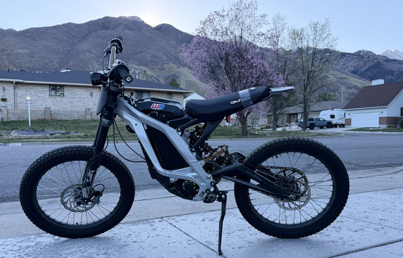 2025 Sur-Ron Light Bee X – Clean – 2,300 Miles – Upgraded – Runs Great