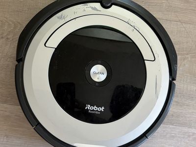 Roomba 690 Robot Vacuum - Used