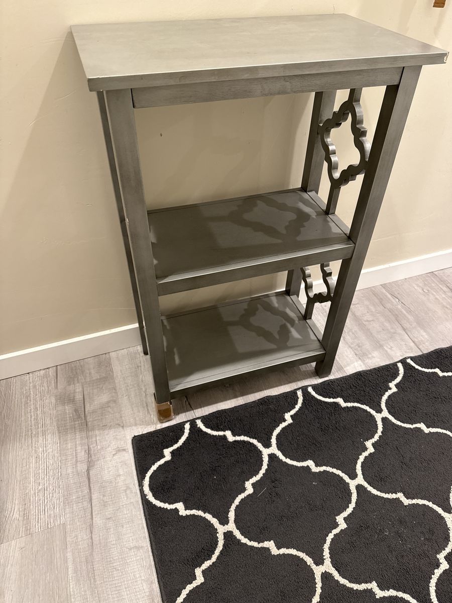 Gray Console Table with 2 Shelves - Decorative Quatrefoil Design