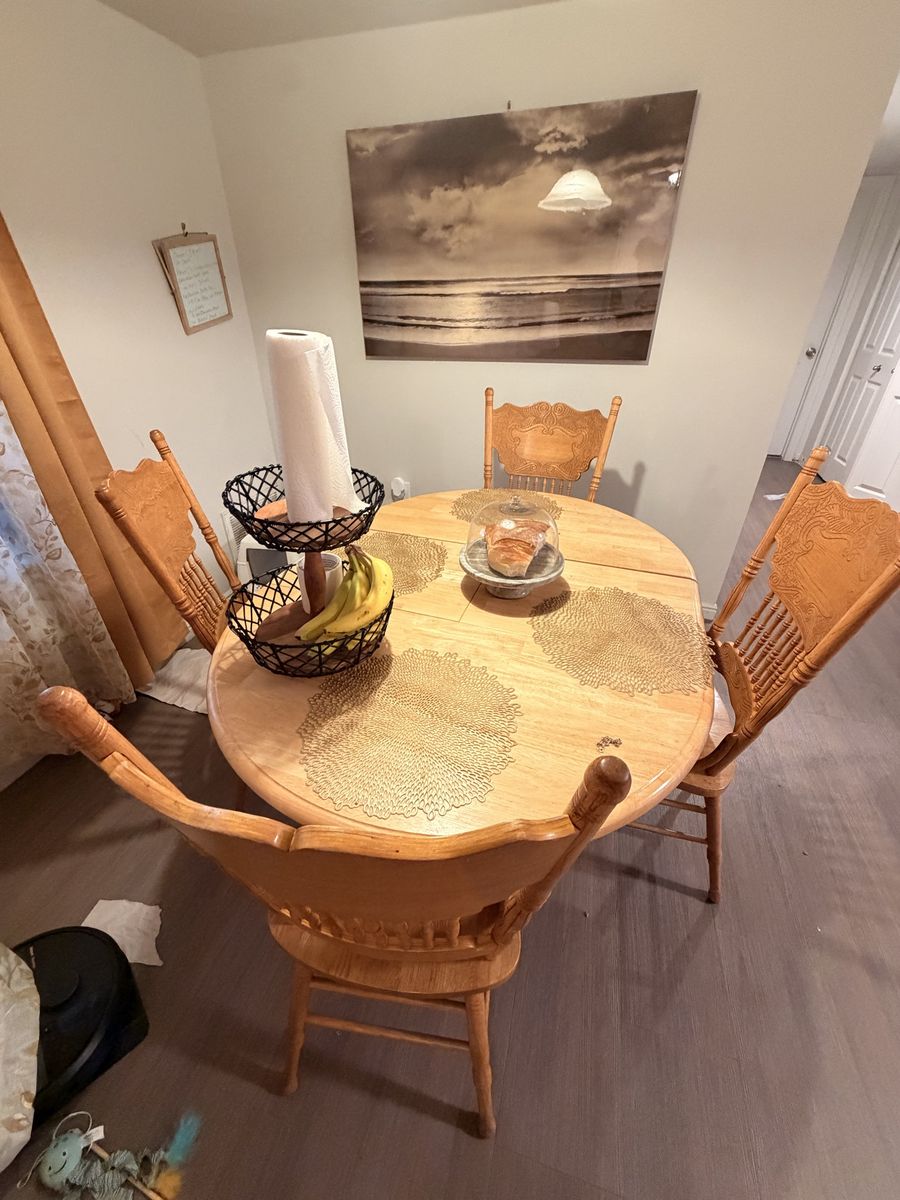 Classic Light Wood Pedestal Dining Table with 4 Carved Wooden Chairs - Extendable Leaf Included