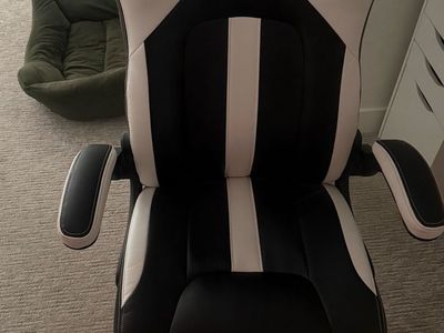 Gaming chair / office chair