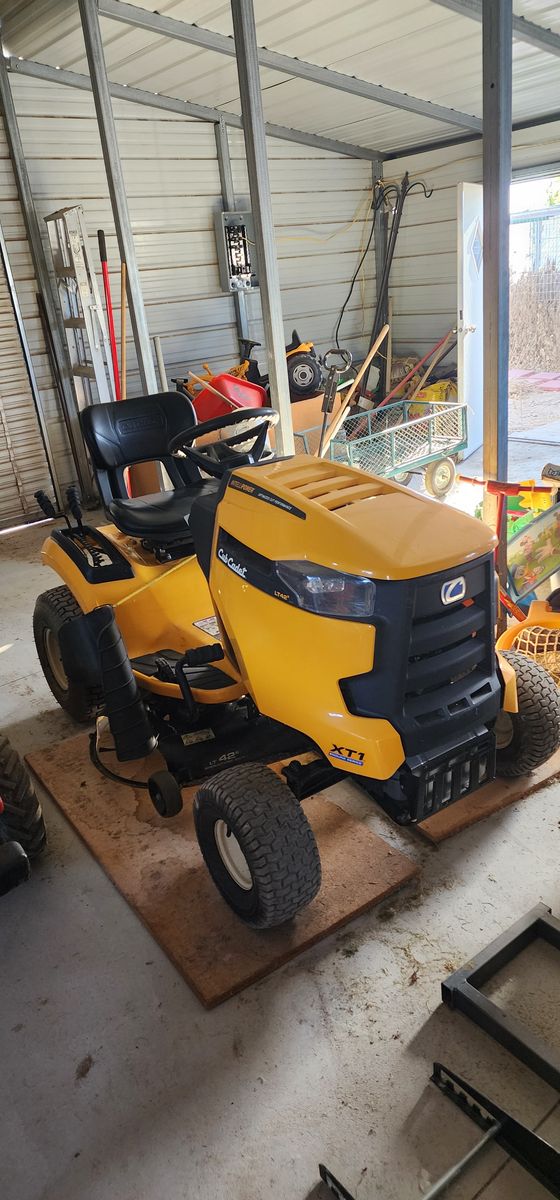 Cub Cadet XT1 LT42 Enduro Series Riding Lawn Mower