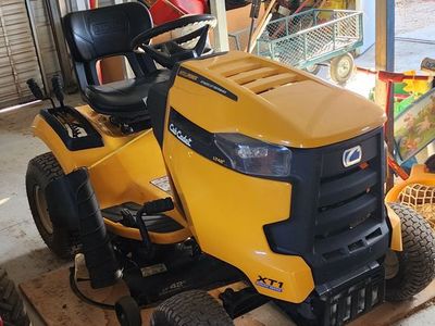 Cub Cadet XT1 LT42 Enduro Series Riding Lawn Mower