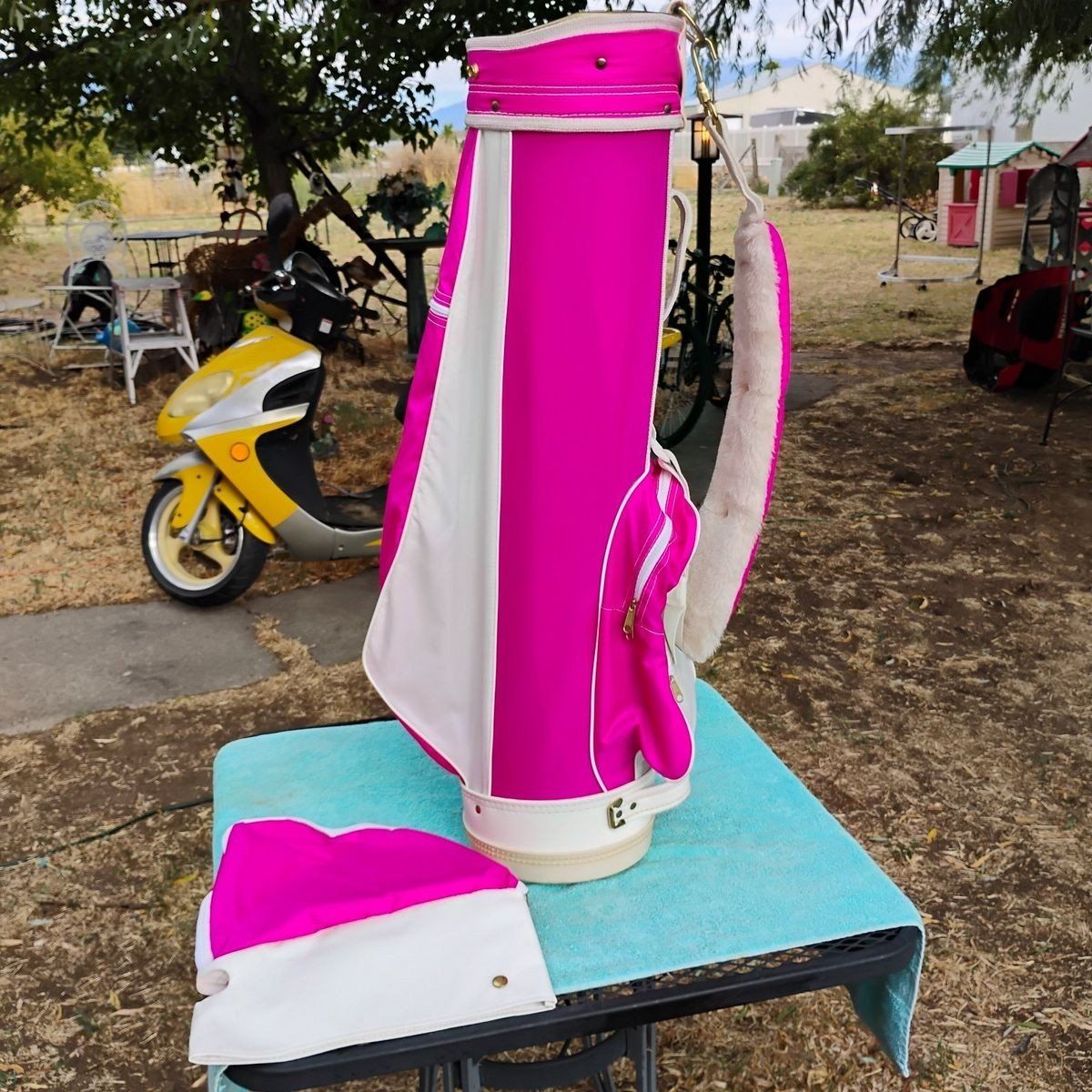 Hot Pink/White Golf Cart Bag W/Rain fly. 