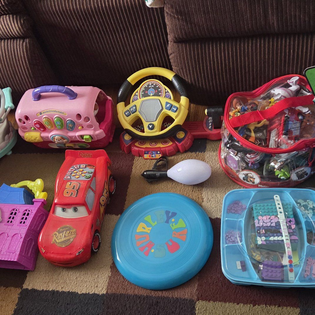 Lots of cute kids toys (see all pics)