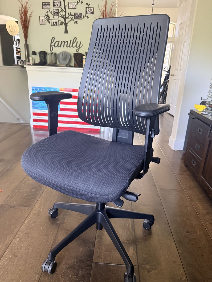 OM Seating Truly Ergonomic Office Chair with Adjustable Lumbar Support & Armrests - Excellent Condition