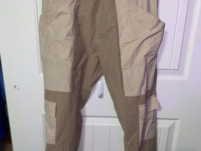 Tan PACSUN Colorblock Cargo Pants with Drawstring Waist. Size (men’s large)